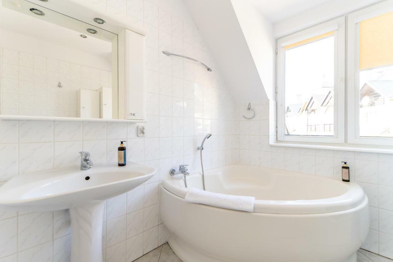 3-Bedroom Apartment Plac Neptuna By Noclegi Renters Miedzyzdroje Esterno foto